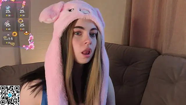 Snapshot of EvaBlimey chatting on 12-16-25, 07:02 EvaBlimey online show from 12-16-25, 07:02