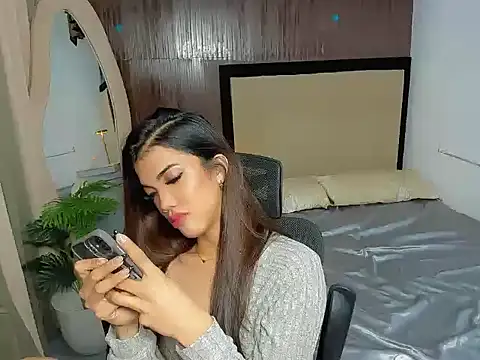 CassieSommereux online show from 12-17-25, 05:35