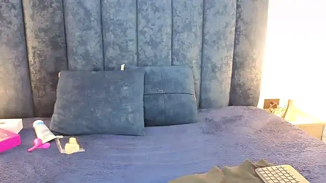 Snapshot of yunkeyc chatting on 11-10-25, 02:43 yunkeyc online show from 11-10-25, 02:43