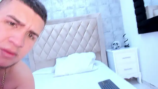 Snapshot of AresAndGabby chatting on 09-10-25, 12:27 AresAndGabby online show from 09-10-25, 12:27