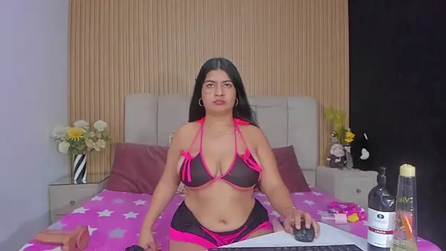 ZoeeGuzman online show from 11-12-25, 07:13