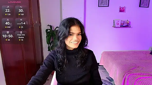 emycarver09 online show from 10-25-25, 12:02