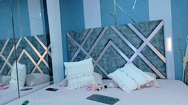 AteneaCox online show from 10-02-25, 05:03