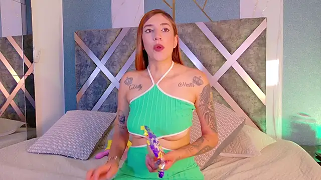 AteneaCox online show from 10-15-25, 04:56