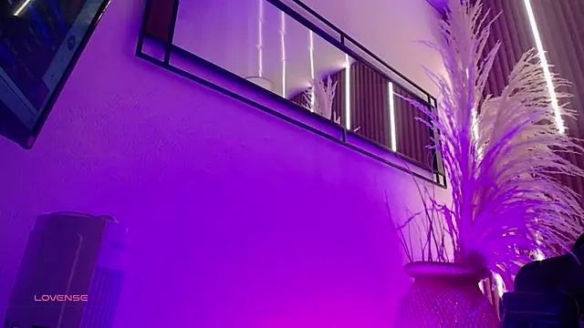 ArianaSantana online show from 11-12-25, 12:49