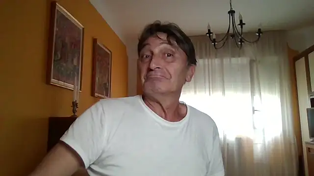 Snapshot of lattediyak chatting on 09-24-25, 01:25 lattediyak online show from 09-24-25, 01:25