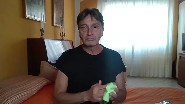 Snapshot of lattediyak chatting on 10-09-25, 12:36 lattediyak online show from 10-09-25, 12:36