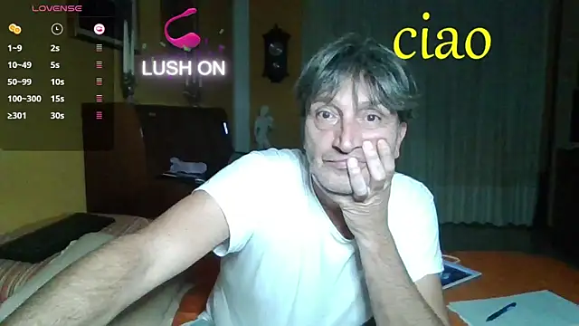 Snapshot of lattediyak chatting on 10-15-25, 11:49 lattediyak online show from 10-15-25, 11:49