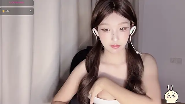 Snapshot of Winnie666- chatting on 09-23-25, 04:32 Winnie666- online show from 09-23-25, 04:32