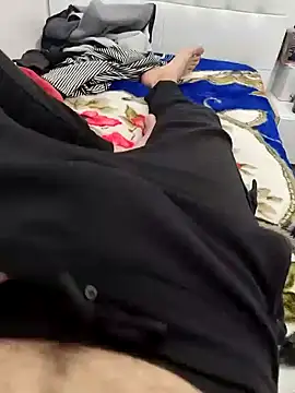 Yazaza1999 online show from 10-28-25, 02:31