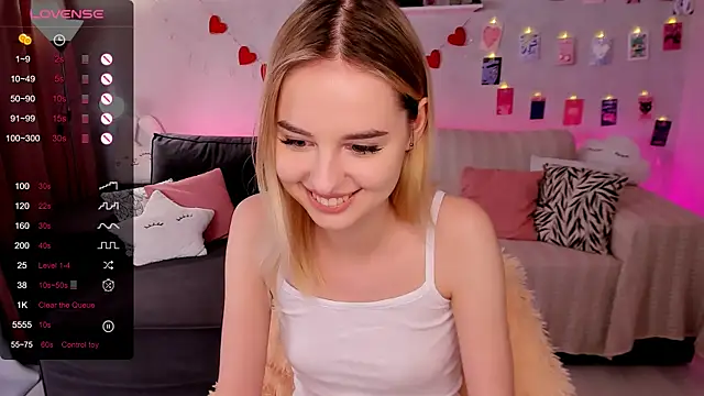 Snapshot of LillianShine chatting on 01-14-26, 10:54 LillianShine online show from 01-14-26, 10:54