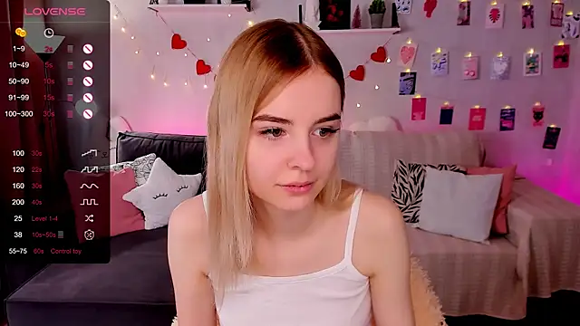 Snapshot of LillianShine chatting on 02-18-26, 02:29 LillianShine online show from 02-18-26, 02:29