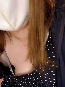 Snapshot of --MIYUKI chatting on 09-11-25, 11:32 --MIYUKI online show from 09-11-25, 11:32