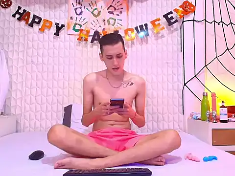 LuigiMarchetti online show from 10-29-25, 07:43