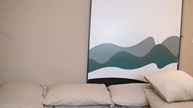 Tayler Kim online show from 10-19-25, 04:51