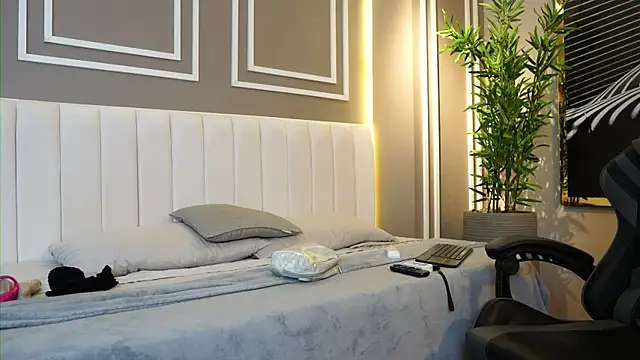 Tayler Kim online show from 11-12-25, 06:30