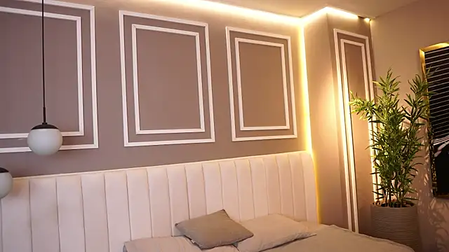 Tayler Kim online show from 11-18-25, 06:34