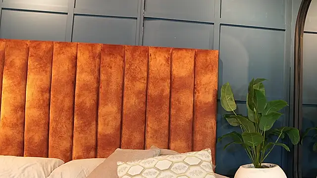 Tayler Kim online show from 12-05-25, 04:36