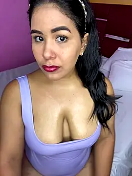 Snapshot of Roxxybigboobs chatting on 09-24-25, 02:42 Roxxybigboobs online show from 09-24-25, 02:42