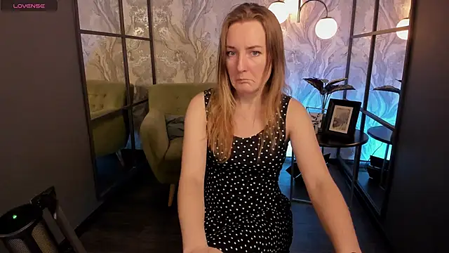 Snapshot of MeggySun chatting on 11-17-25, 01:39 MeggySun online show from 11-17-25, 01:39