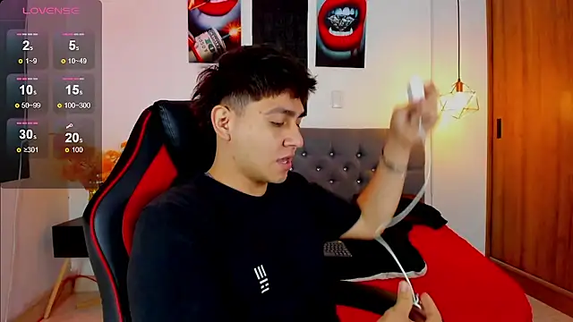 Nicolas James Sc online show from 12-16-25, 01:49