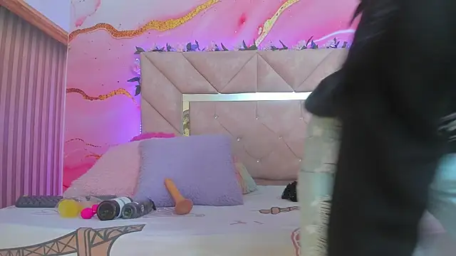 Taylor oriana  online show from 10-27-25, 11:03