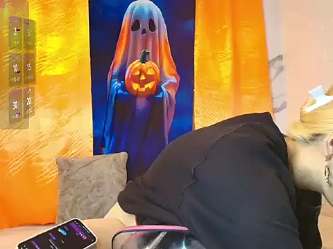 Snapshot of megganfoxxy chatting on 10-20-25, 02:01 megganfoxxy online show from 10-20-25, 02:01