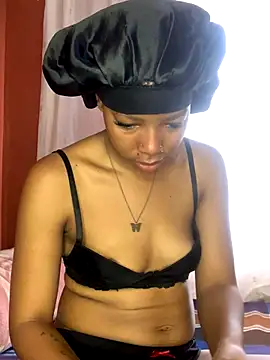 Snapshot of Pretty_Beauty chatting on 10-12-25, 09:41 Pretty Beauty online show from 10-12-25, 09:41