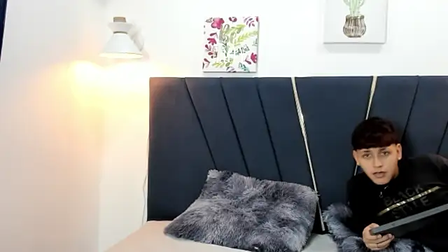 Snapshot of zeusapollofuck chatting on 09-16-25, 07:26 zeusapollofuck online show from 09-16-25, 07:26