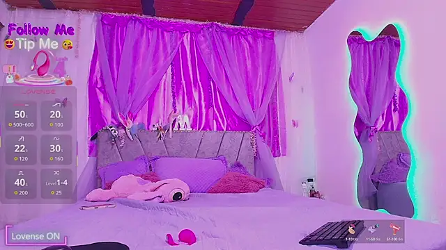 Snapshot of MeganRouss74 chatting on 10-12-25, 11:53 MeganRouss74 online show from 10-12-25, 11:53