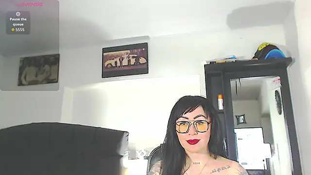 Vicky hotmilf online show from 11-24-25, 03:01