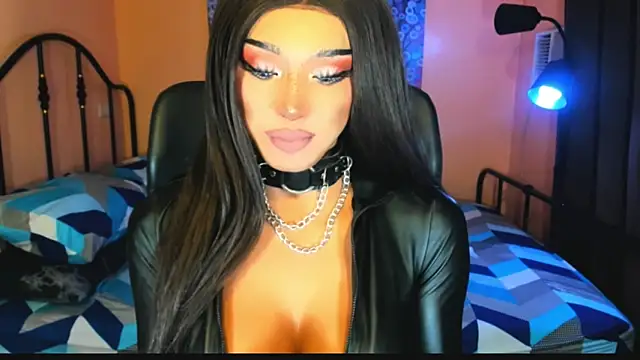 Snapshot of xUrGoddess_Bellax chatting on 11-12-25, 01:39 xUrGoddess Bellax online show from 11-12-25, 01:39