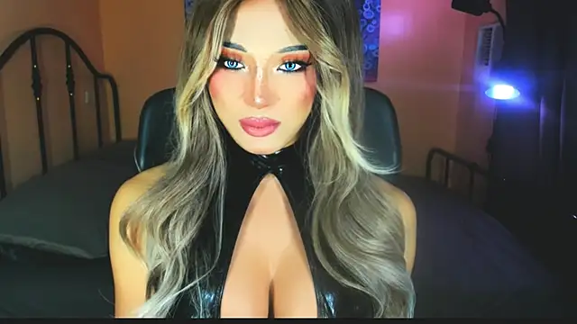 Snapshot of xUrGoddess_Bellax chatting on 11-17-25, 11:49 xUrGoddess Bellax online show from 11-17-25, 11:49