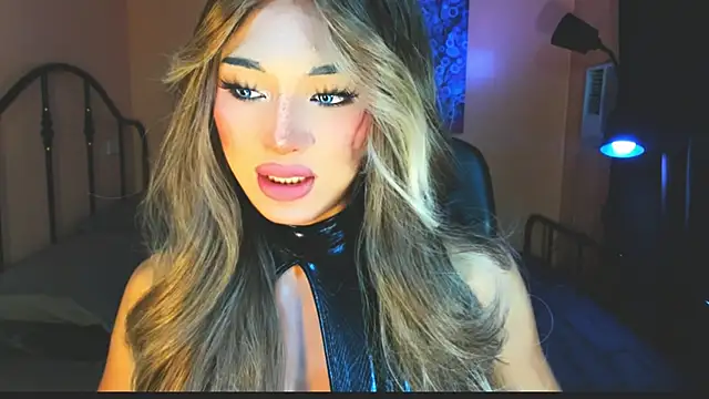 Snapshot of xUrGoddess_Bellax chatting on 11-19-25, 01:05 xUrGoddess Bellax online show from 11-19-25, 01:05