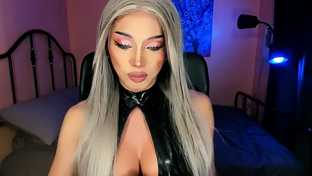 Snapshot of xUrGoddess_Bellax chatting on 12-15-25, 01:32 xUrGoddess Bellax online show from 12-15-25, 01:32