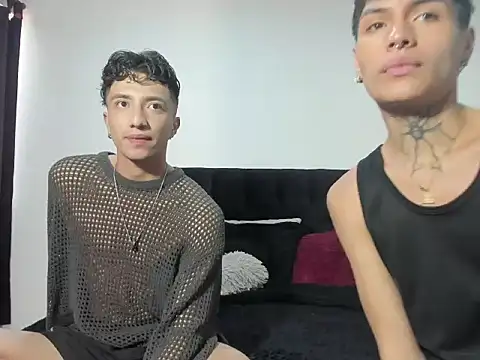 Snapshot of mhatias_ chatting on 10-06-25, 11:29 mhatias online show from 10-06-25, 11:29