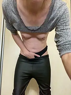 Snapshot of SophieDesire chatting on 10-20-25, 10:59 SophieDesire online show from 10-20-25, 10:59