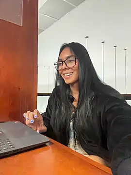 Snapshot of GiorgiaLuxee chatting on 11-12-25, 08:52 GiorgiaLuxee online show from 11-12-25, 08:52