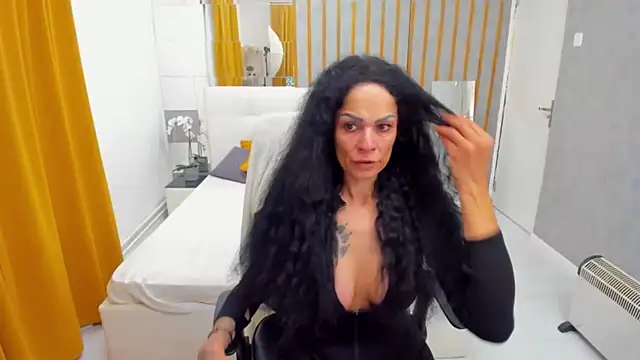 Snapshot of MarbellaRyder chatting on 11-12-25, 12:05 MarbellaRyder online show from 11-12-25, 12:05