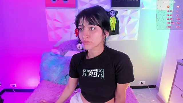 Snapshot of LindaWz_ chatting on 10-28-25, 03:54 LindaWz  online show from 10-28-25, 03:54