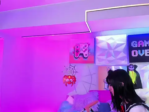 Snapshot of LindaWz_ chatting on 10-30-25, 04:36 LindaWz online show from 10-30-25, 04:36