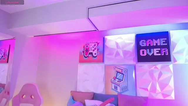 Snapshot of LindaWz_ chatting on 11-22-25, 04:33 LindaWz online show from 11-22-25, 04:33