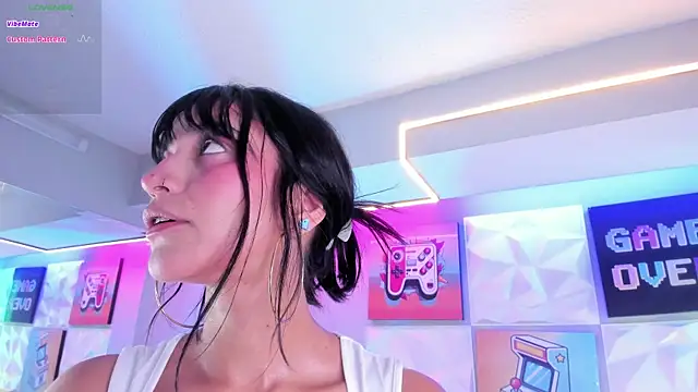 Snapshot of LindaWz_ chatting on 12-04-25, 05:39 LindaWz online show from 12-04-25, 05:39