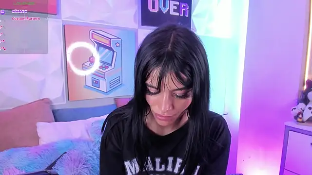 Snapshot of LindaWz_ chatting on 12-17-25, 06:30 LindaWz online show from 12-17-25, 06:30