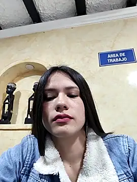 Snapshot of CHARLOTTE__05 chatting on 10-03-25, 12:57 CHARLOTTE 05 online show from 10-03-25, 12:57