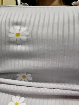 Snapshot of CHARLOTTE__05 chatting on 10-15-25, 01:55 CHARLOTTE 05 online show from 10-15-25, 01:55