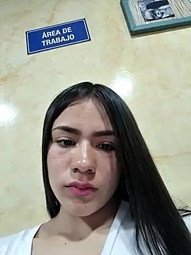 Snapshot of CHARLOTTE__05 chatting on 10-16-25, 01:23 CHARLOTTE 05 online show from 10-16-25, 01:23