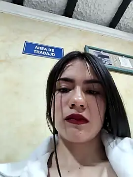 Snapshot of CHARLOTTE__05 chatting on 10-17-25, 01:14 CHARLOTTE 05 online show from 10-17-25, 01:14