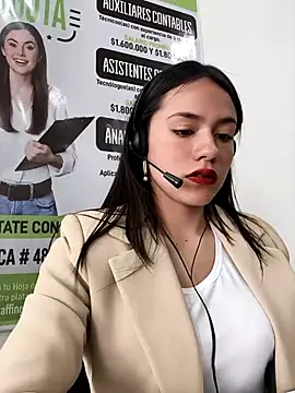 Snapshot of CHARLOTTE__05 chatting on 11-04-25, 01:10 CHARLOTTE 05 online show from 11-04-25, 01:10