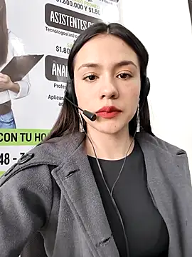 Snapshot of CHARLOTTE__05 chatting on 11-05-25, 01:33 CHARLOTTE 05 online show from 11-05-25, 01:33